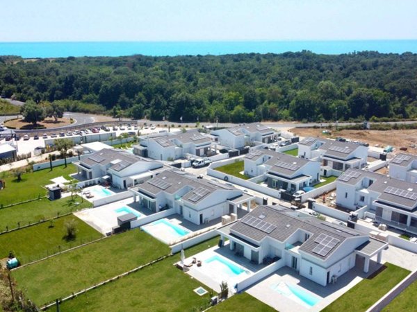 casa indipendente in vendita a Ladispoli
