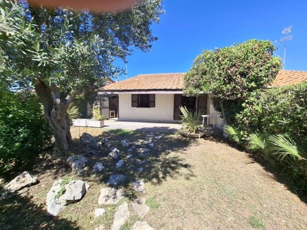 casa indipendente in vendita a Ladispoli in zona Marina di San Nicola