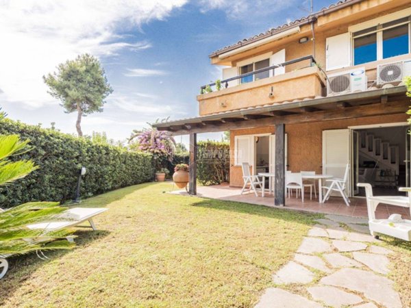casa indipendente in vendita a Ladispoli in zona Marina di San Nicola