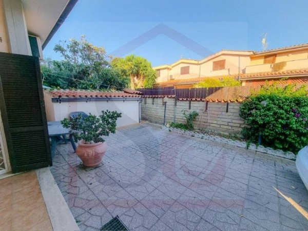 casa indipendente in vendita a Ladispoli