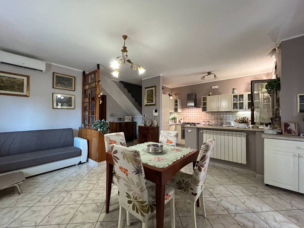 casa indipendente in vendita a Ladispoli