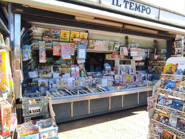 negozio in vendita a Ladispoli