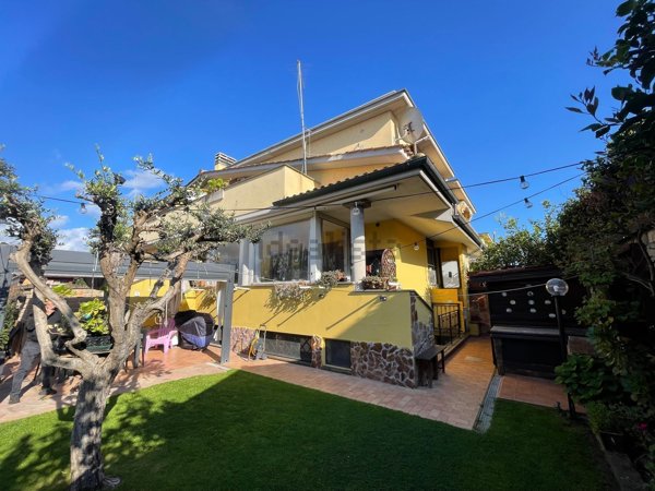 casa semindipendente in vendita a Ladispoli