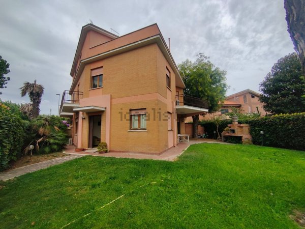casa indipendente in vendita a Ladispoli