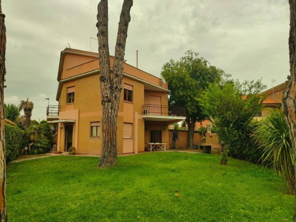 casa indipendente in vendita a Ladispoli