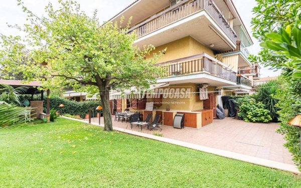 appartamento in vendita a Ladispoli in zona Marina di San Nicola