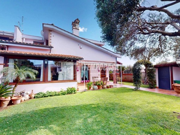 casa indipendente in vendita a Ladispoli