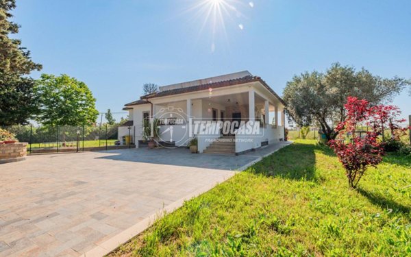 casa indipendente in vendita a Ladispoli in zona Marina di San Nicola