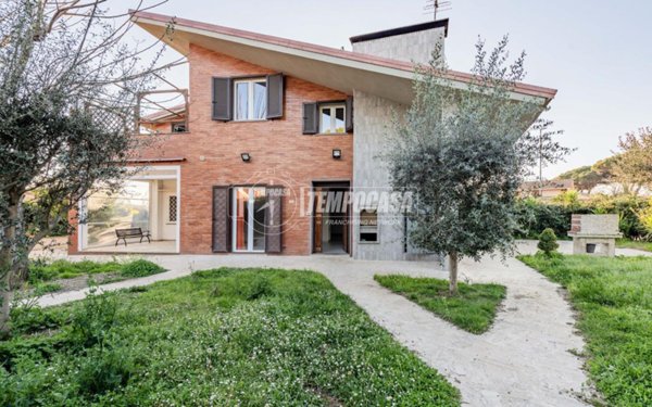 casa indipendente in vendita a Ladispoli in zona Marina di San Nicola