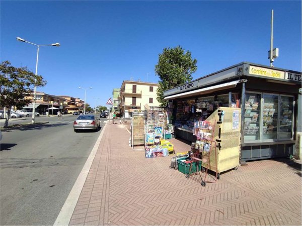negozio in vendita a Ladispoli