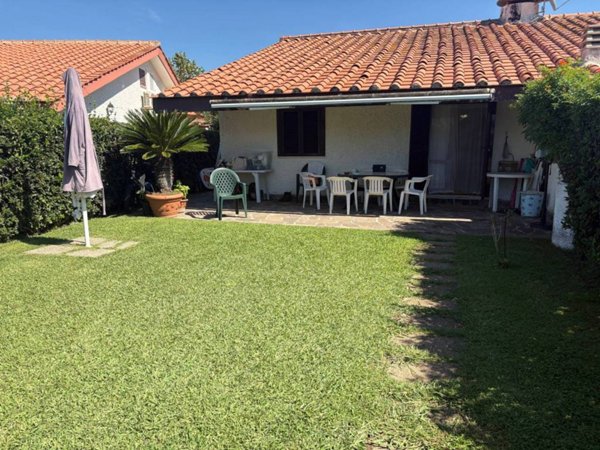 casa indipendente in vendita a Ladispoli in zona Marina di San Nicola