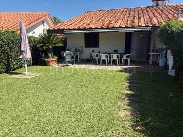 casa indipendente in vendita a Ladispoli in zona Marina di San Nicola