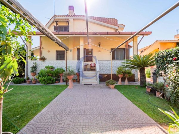 casa indipendente in vendita a Ladispoli