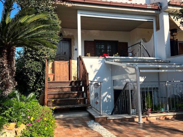 casa indipendente in vendita a Ladispoli