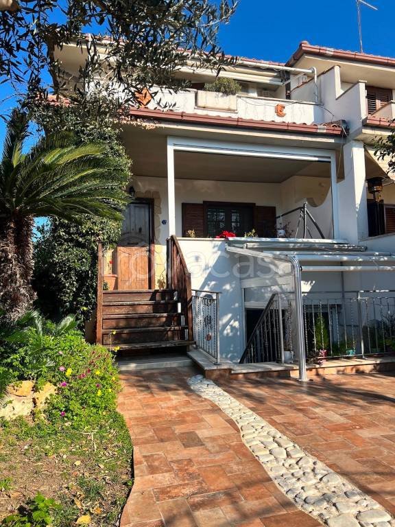 casa indipendente in vendita a Ladispoli
