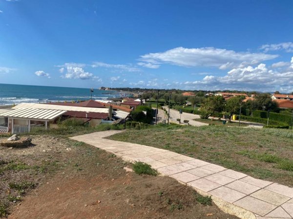 casa indipendente in vendita a Ladispoli in zona Marina di San Nicola