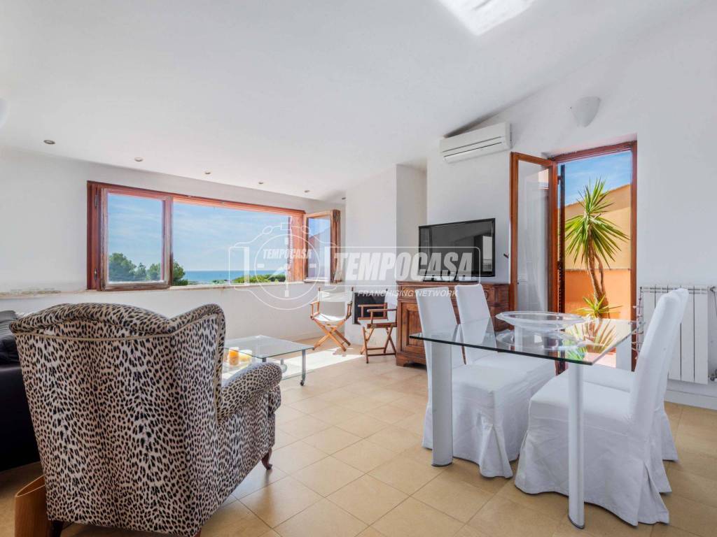 appartamento in vendita a Ladispoli in zona Marina di San Nicola