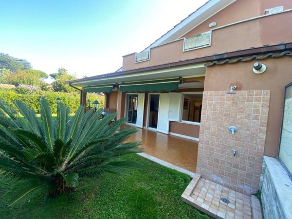 casa indipendente in vendita a Ladispoli in zona Marina di San Nicola
