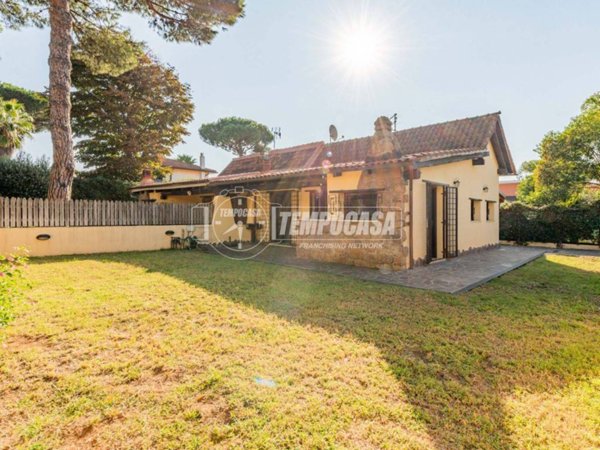 casa indipendente in vendita a Ladispoli in zona Marina di San Nicola