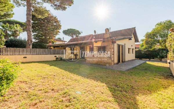 casa indipendente in vendita a Ladispoli in zona Marina di San Nicola