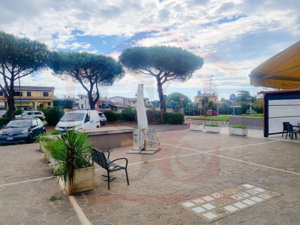 negozio in vendita a Ladispoli