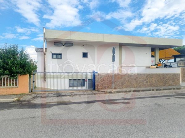 negozio in vendita a Ladispoli