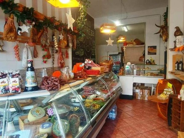 negozio in vendita a Ladispoli