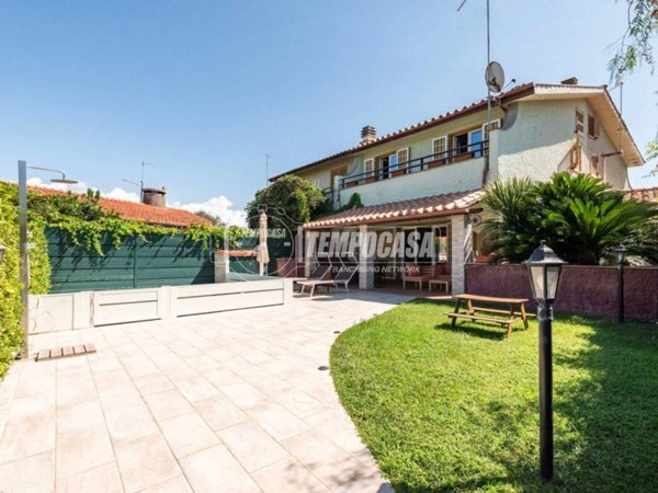 casa indipendente in vendita a Ladispoli in zona Marina di San Nicola