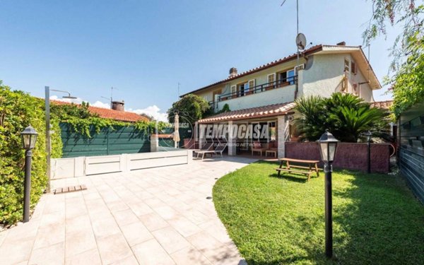 casa indipendente in vendita a Ladispoli in zona Marina di San Nicola