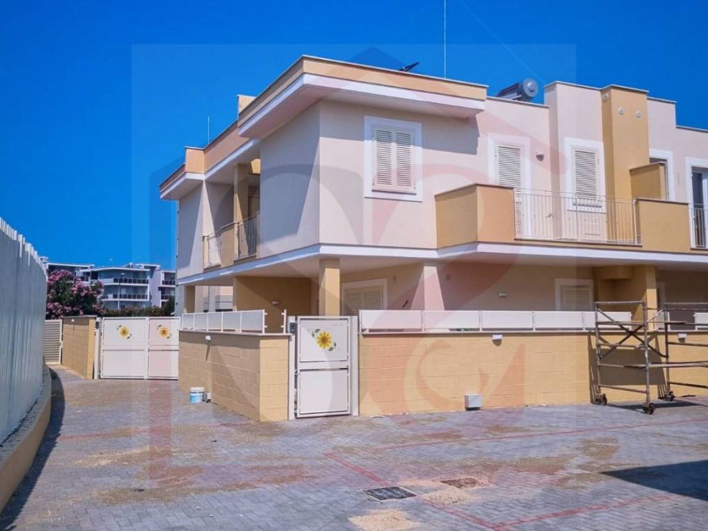 casa indipendente in vendita a Ladispoli