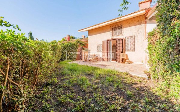 casa indipendente in vendita a Ladispoli in zona Marina di San Nicola