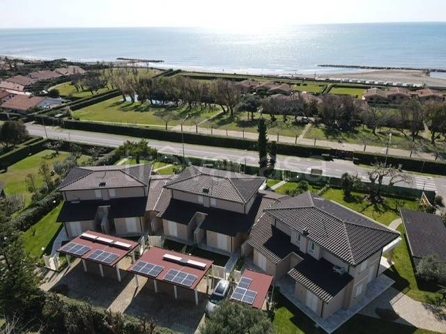 casa indipendente in vendita a Ladispoli in zona Marina di San Nicola