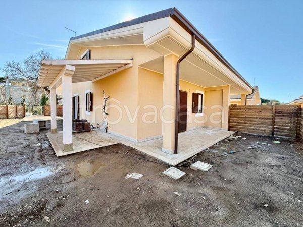 casa indipendente in vendita a Ladispoli in zona Marina di San Nicola