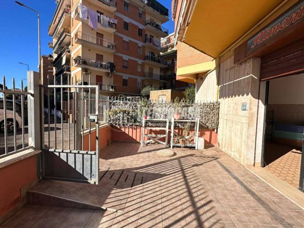negozio in vendita a Ladispoli