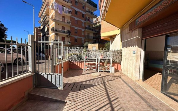 negozio in vendita a Ladispoli