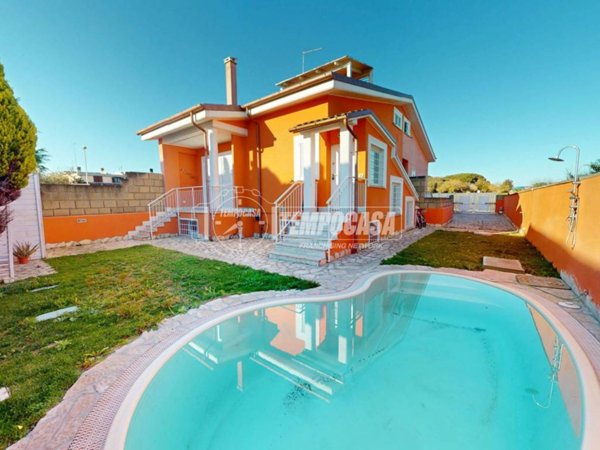 casa indipendente in vendita a Ladispoli