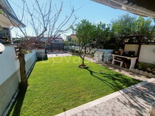 casa indipendente in vendita a Ladispoli