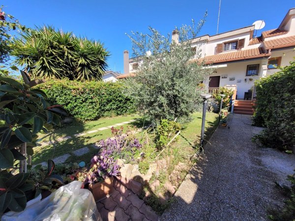 casa indipendente in vendita a Ladispoli