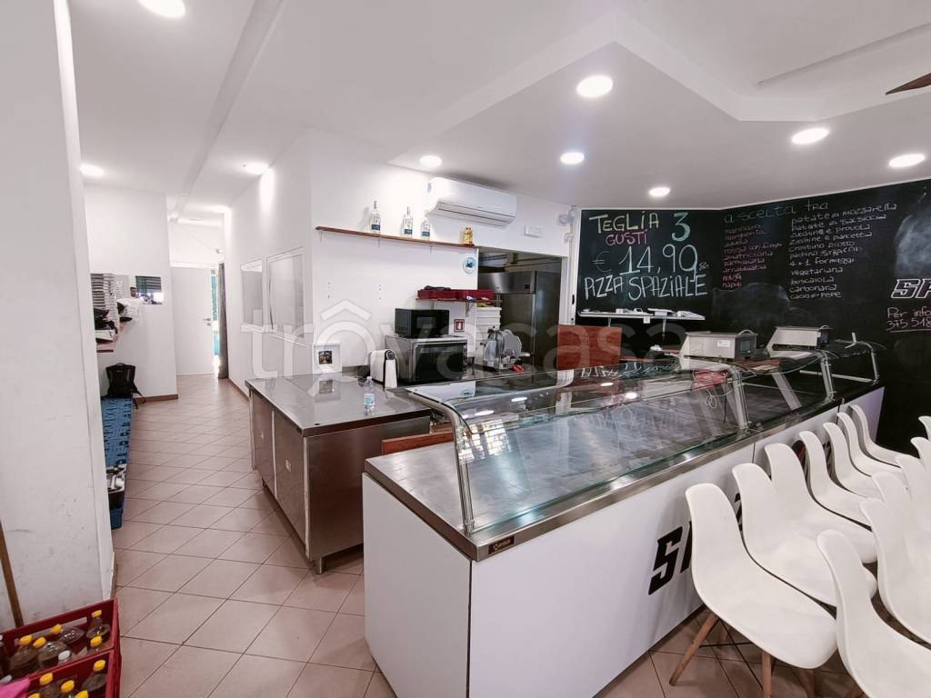 negozio in vendita a Ladispoli