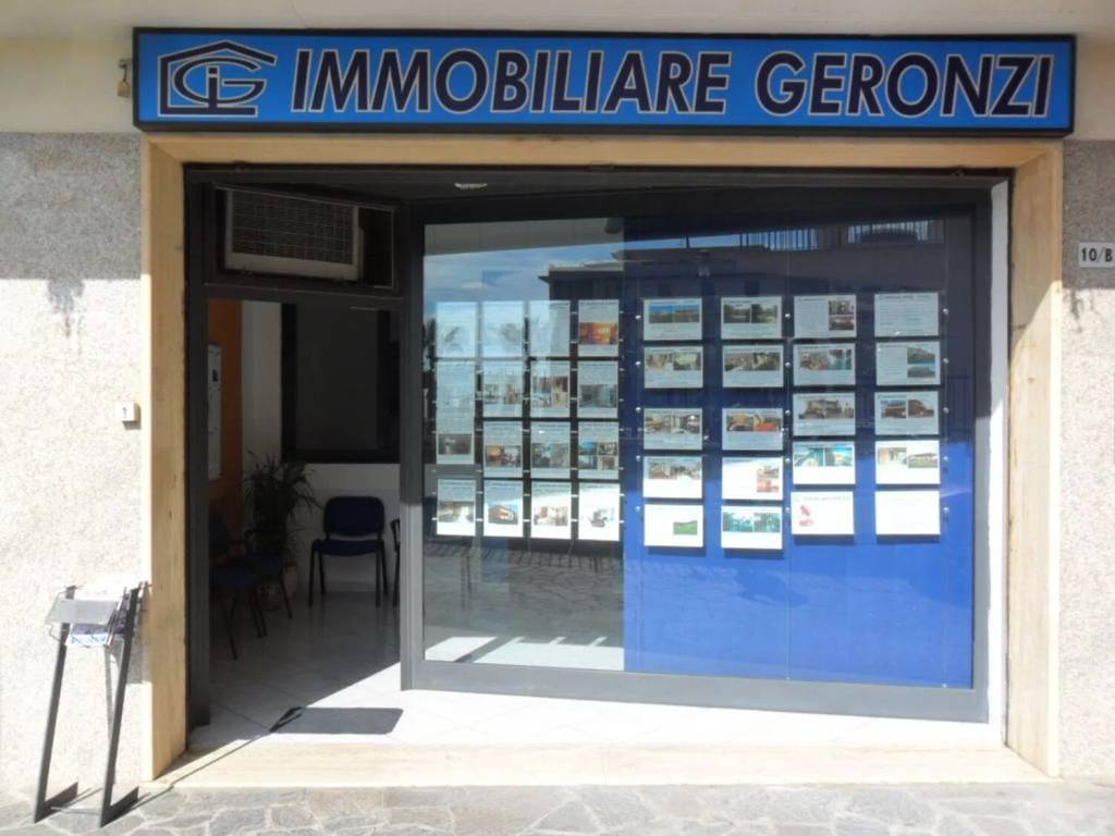 negozio in vendita a Ladispoli