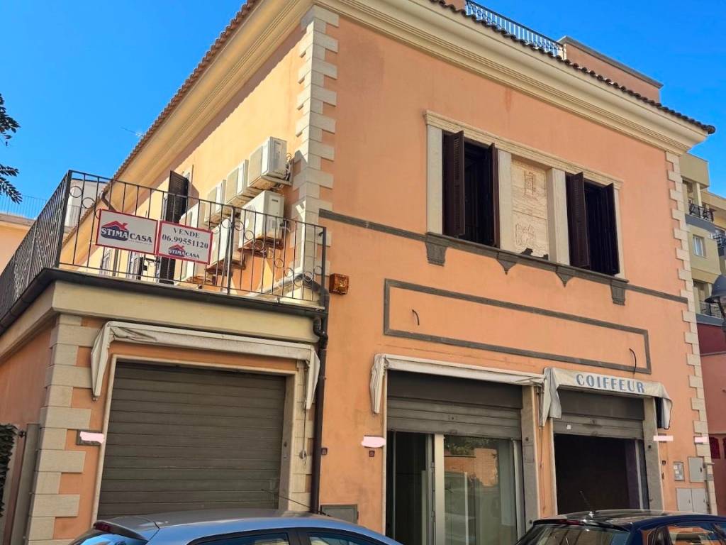 negozio in vendita a Ladispoli