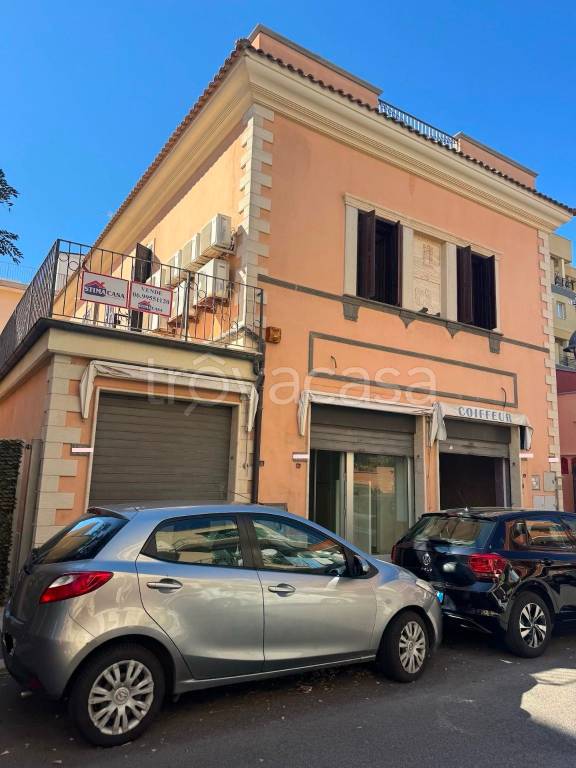 negozio in vendita a Ladispoli