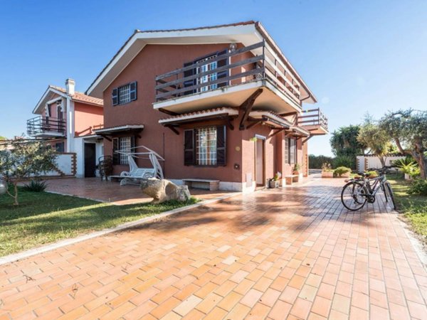 casa indipendente in vendita a Ladispoli in zona Marina di San Nicola