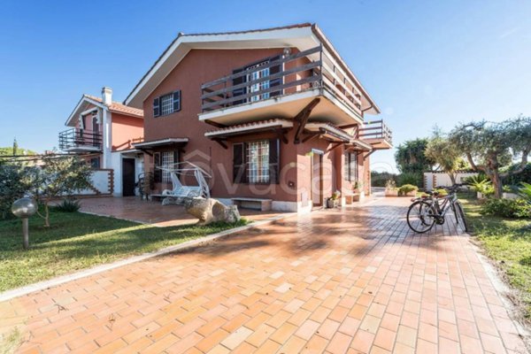 casa indipendente in vendita a Ladispoli in zona Marina di San Nicola