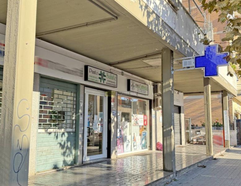 negozio in vendita a Ladispoli