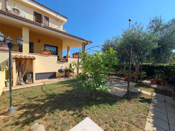 casa indipendente in vendita a Ladispoli