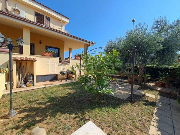 casa indipendente in vendita a Ladispoli