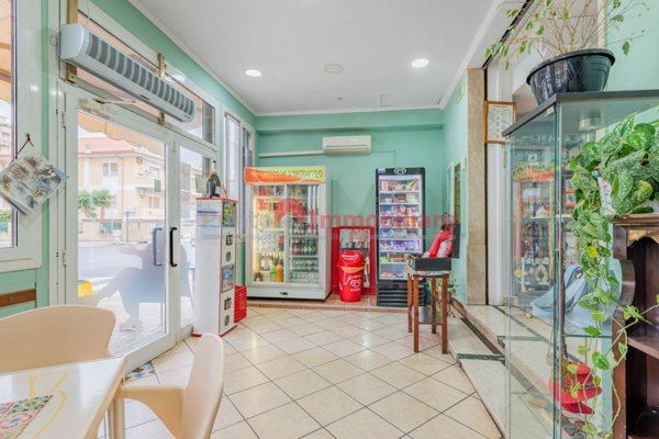 negozio in vendita a Ladispoli