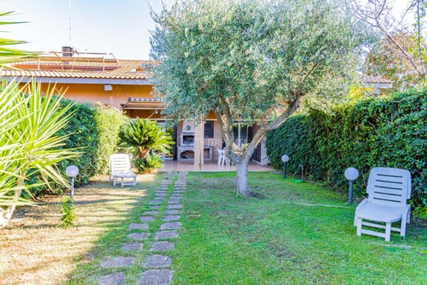 casa indipendente in vendita a Ladispoli in zona Marina di San Nicola