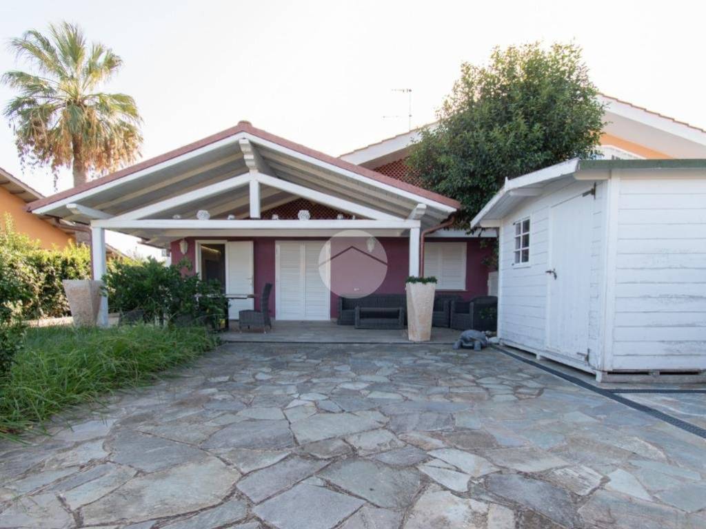 casa indipendente in vendita a Ladispoli in zona Marina di San Nicola